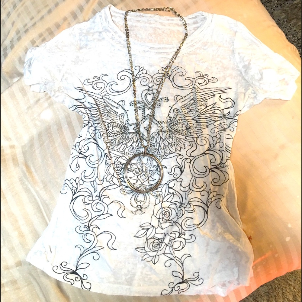 White shirt sleeve tee shirt